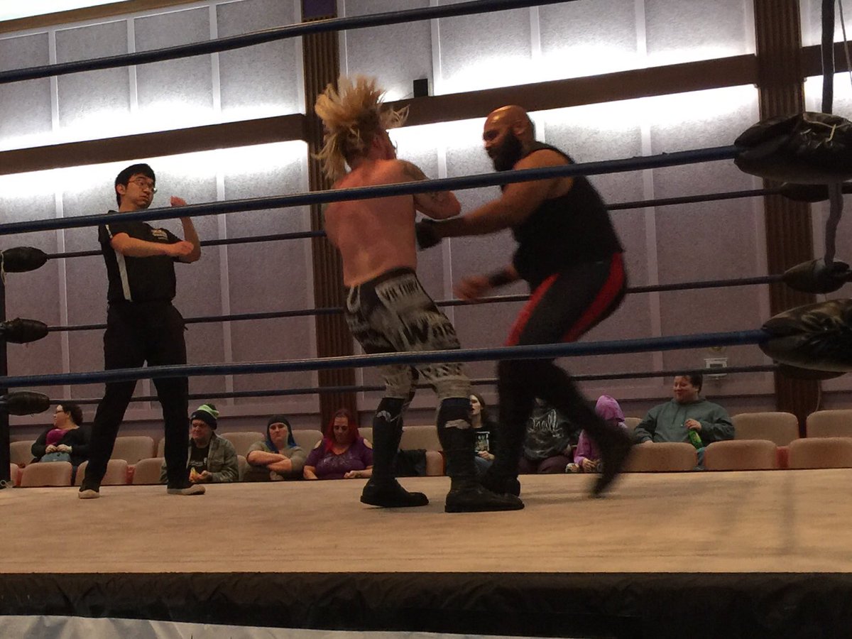 BedeLivingston's tweet photo. @CadenCassidy making his opponent’s hair stand on end (literally) #TheWCWC #HungerSlam2017 https://t.co/V08XiFvGx0