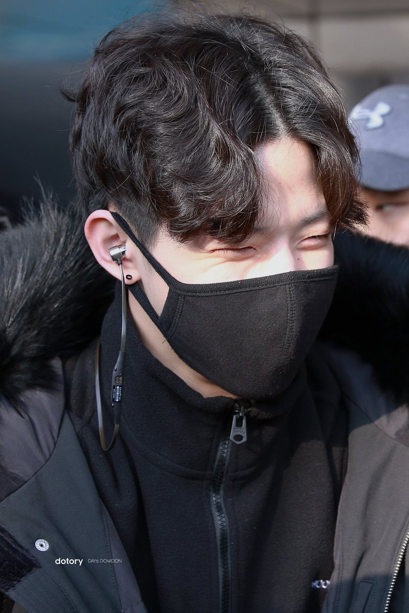 everglow_dw's tweet photo. 171201 ICN
웃는게너무귀여워..
 #day6 #데이식스 #day6 #도운 https://t.co/aBcVk9xPam