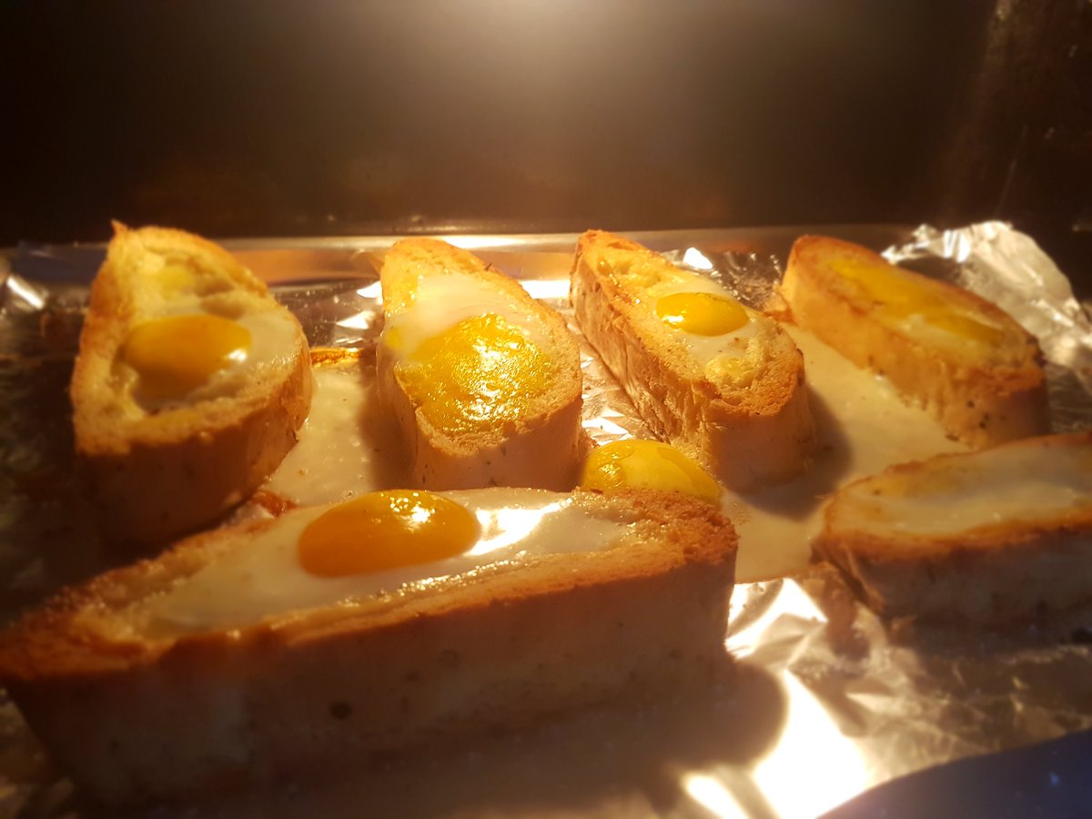 CD_Musgrave's tweet photo. #Brunch #knoffelbrood #eiers 🍞🍳 https://t.co/kwi0qzLsFd