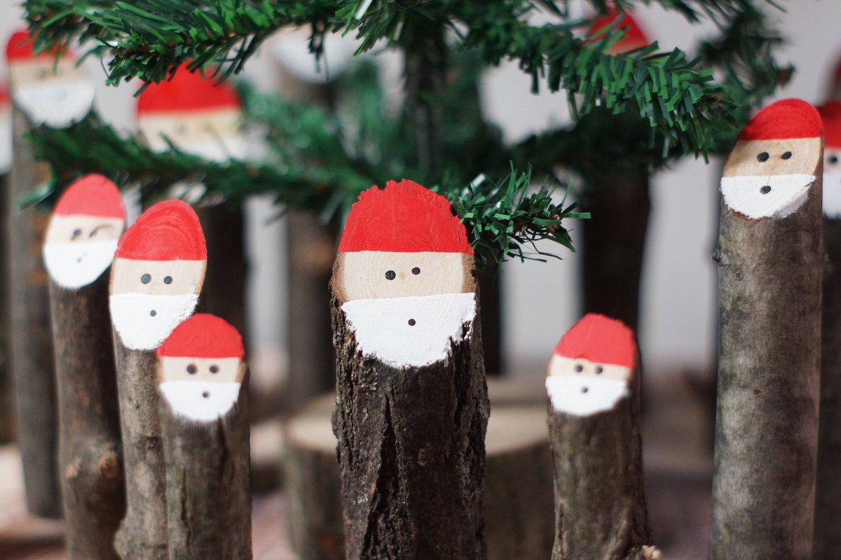 GFTwoodcraft's tweet photo. Tree Branch Santas, Holiday Figurine, Wooden Santa, Primitive Wood Santa, Primitive https://t.co/OQDD8zgd36 #gftwoodcraft #logcandle https://t.co/bYb0FX8Otu