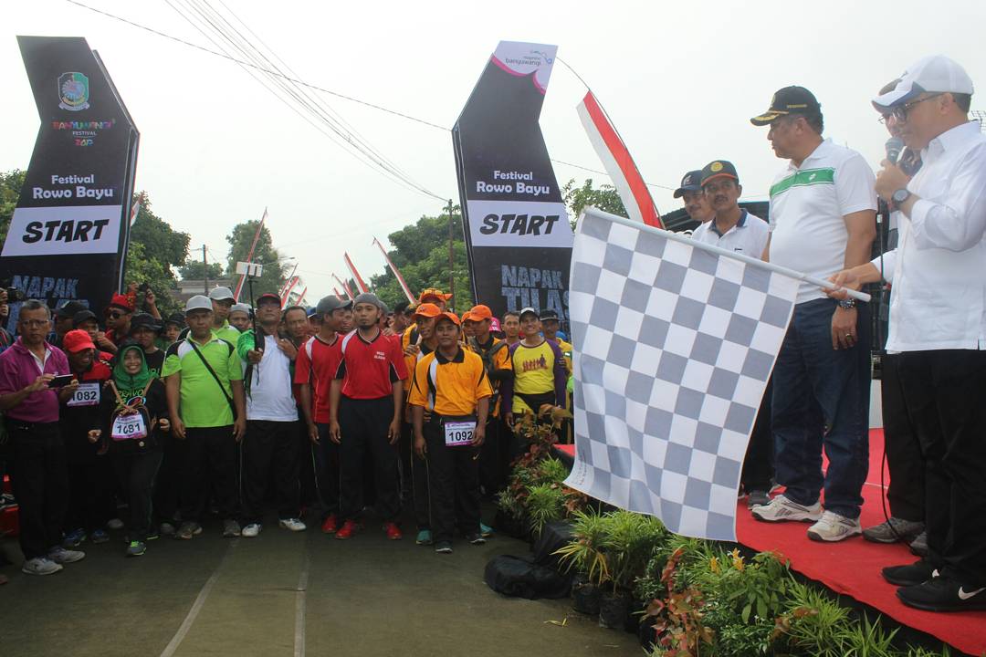 Dinkesbwi's tweet photo. Tim @Dinkesbwi berpartisipasi d #Bfest2017 Napak Tilas Rowo Bayu,Songgon.
Dan Mendapat Juara 3 #Kompak #keren #Germas #Sehat
@AzwarAnas_A3 https://t.co/KDpKe7WkzJ