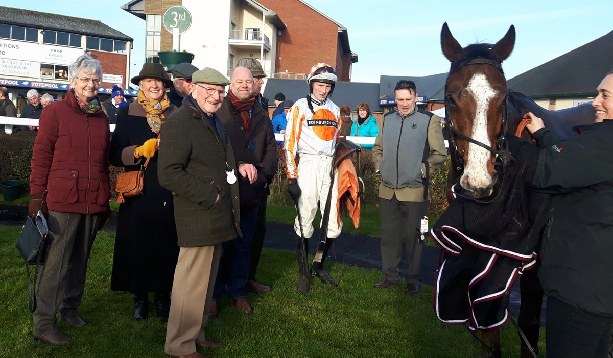 lucindavrussell's tweet photo. Very happy owners to be third in Northern Lights mares final @CarlisleRaces nice placed prize for our warrior who runs consistently #catchthemoonlight https://t.co/Oi0TCl9V5y