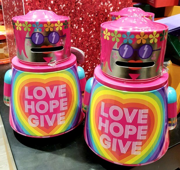 KClifewithME's tweet photo. I went to @TheBodyShopUK festive preview and played with their gorgeous new Lip Metals & fun #Christmas gifts!
But more importantly, found out all about their campaign to help Syrian #refugee children, #playforpeace 👍
https://t.co/74LpPKlNho
@briggatebeauty #tbsevent #tbs https://t.co/8LEg5pdXmu