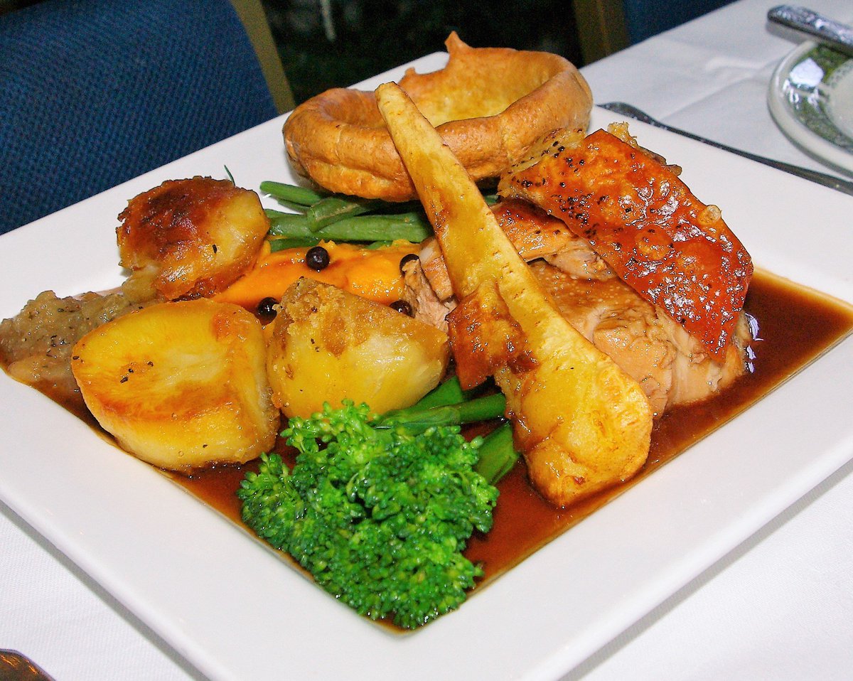 BeachGreenHotel's tweet image. Roasts and full menu available in the bar or in the pretty restaurant. Tel 01903 763344