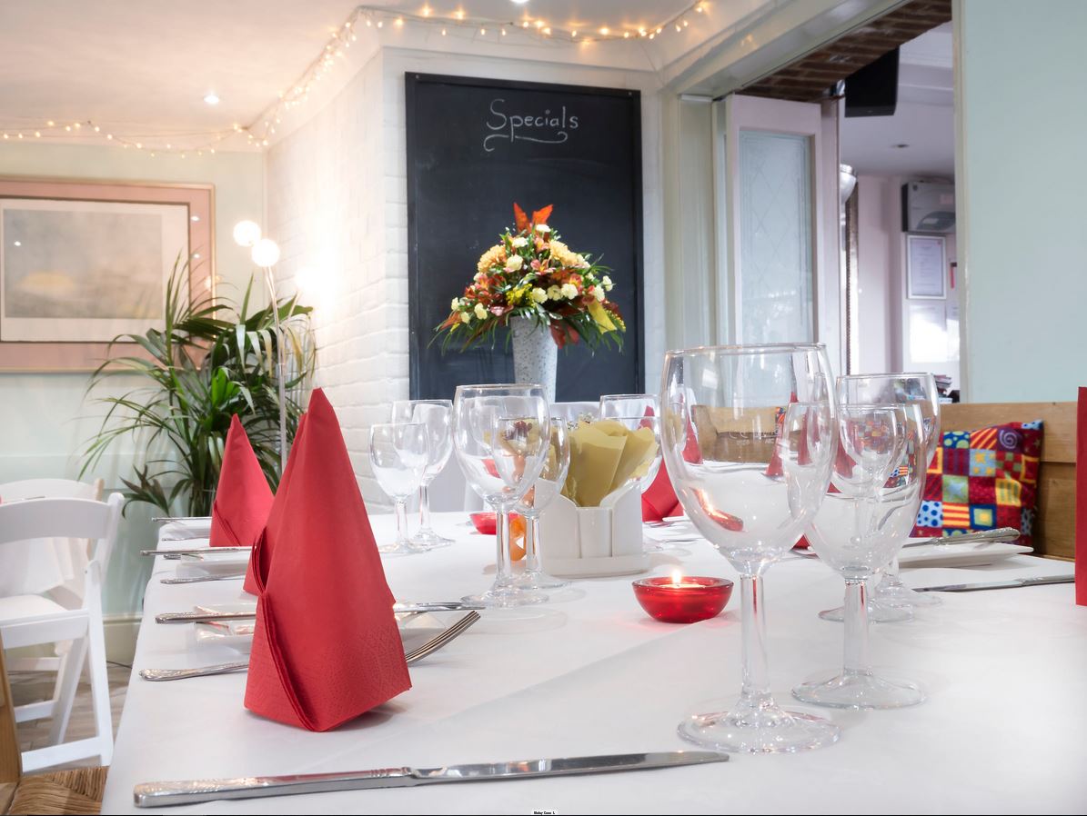 BeachGreenHotel's tweet image. Roasts and full menu available in the bar or in the pretty restaurant. Tel 01903 763344