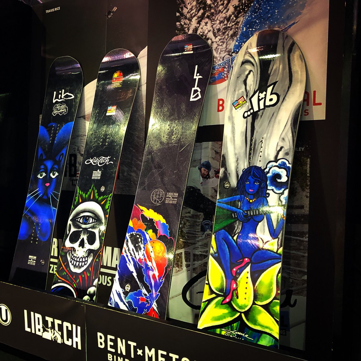 kawabaski's tweet image. 川場のレンタルに新たなプレミアレンタルスノーボードが仲間入りしました✨人気ブランドの「LIB TECK」✨
最新ラインナップをまず試してみたい人にオススメ！#advancesnow #advancemarketing #libtechnologies #gnusnowboards #bentmetalbindingworks #alliansnowboards #kawabaski