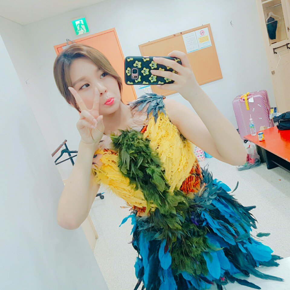 #여자친구 #GFRIEND #엄지 드디어 버디가 기다리고 기다렸던 #꿩먹고알먹고 의 정체가 밝혀졌어요! 일주일동안 버디들한테 얘기하고 싶어서 입이 근질거렸지 뭐야🙊 저인 거 다 알고 있었어요? 센스쟁이들💕 몰랐던 버디들도 알았던 버디들도 오무지 활약 다시 복습하는 주말 되기🎤❤