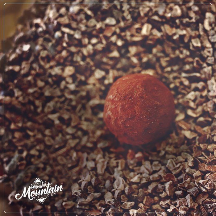 cmfuae's tweet photo. Made with #love for you, by finest and most #natural ingredients 
.
أحسن المكونات وأحلى طعم من #شوكليت ماونتن فاكتوري . https://t.co/aqLrUIPRI9