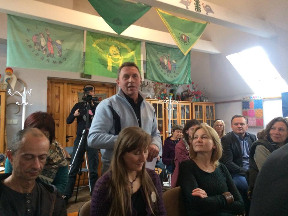igo_ok's tweet photo. Happening now: Small #farmers, #organic farmers, food cooperatives, food producers' collectives, #permaculture collectives etc. are in the #Nyeleni Poland meeting for #FoodSovereignty in the Organic Folk High School in Grzybów. #FoodSov https://t.co/QUQ9w7X5qv