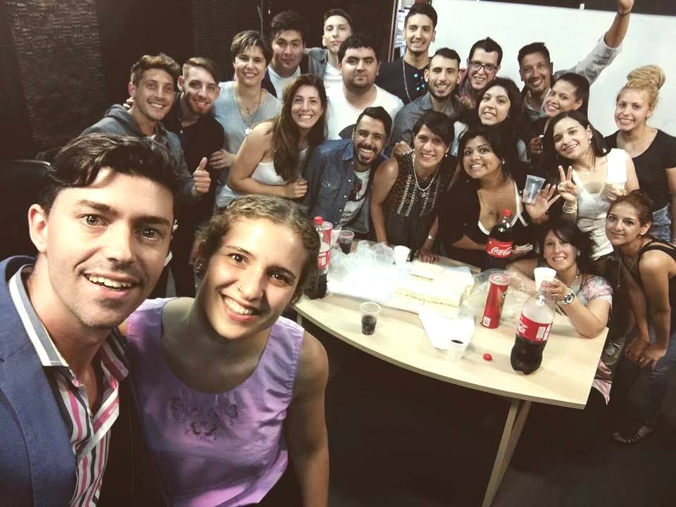 lauty_Beniteez's tweet photo. Feliiiz de haber compartido este año con ustedes... La verdad que hacer lo que te gusta y con tan buenas personas como ustedes, es único... los voy a extrañar 😪❤️🎙️🎥📺#Codini #Sofy #Genioos #Tv1 #DaleNenee #UnlamIser https://t.co/94lyvzOlLS