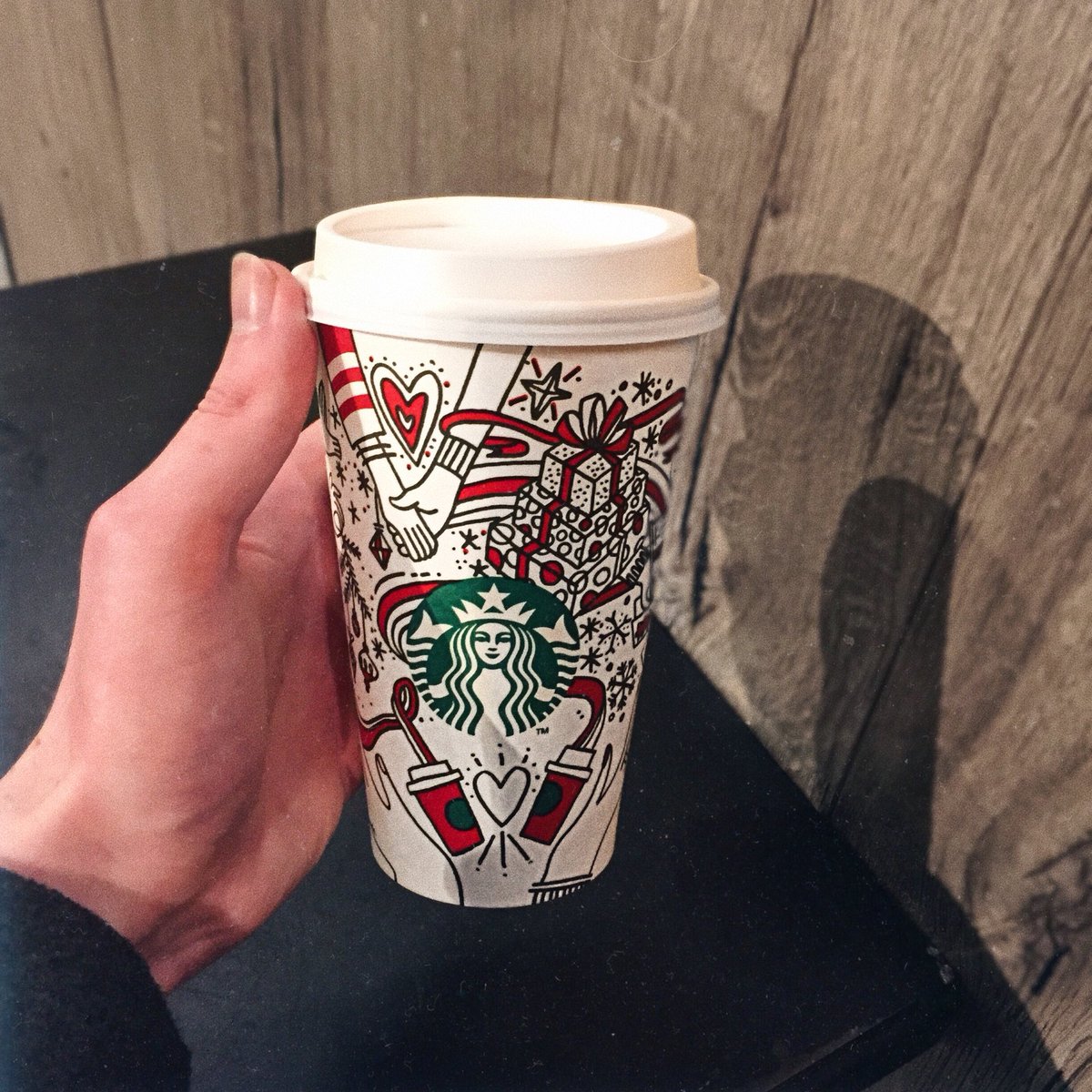 itsTH0M's tweet image. ⠀I I T T ‘ S ⠀C H R I S T M A S ⠀ 🎄🎅🏼☃️…

It’s beginning to feel like Christmas … especially… 

instagram.com/p/BcPCRAAlrQF/