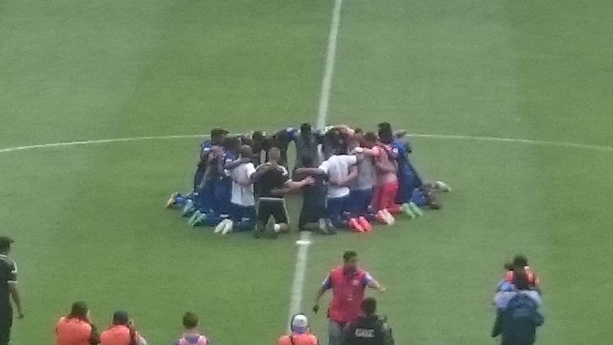JPierreVincent's tweet photo. #CAMPECU @CSEmelec 2 vs #GuayaquilCity 0 Final. Goles: B.Angulo #Doblete 12 goles Torneo. @Emelec a la Final Campeonato 2017 frente #Delfín a falta de 1 partido de terminar #2daEtapa #VamosBombillo asegurar la #2daFinal @elmiticocapwell sumando #3pts para ganar #TablaAcumulada https://t.co/SK5sbtJuDh