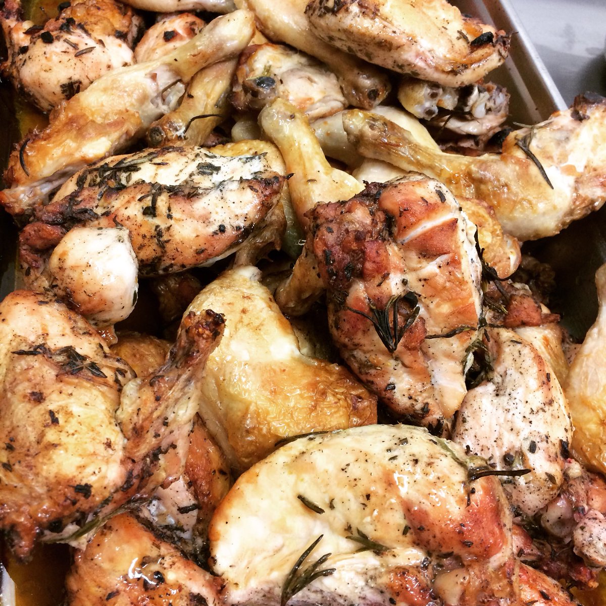 Alex00422409's tweet photo. Ready for #sundayroast #london #kitchen #inkchef @EustonFlyer @MWest1975 @OwtonsButchers #chicken #fullerspub #fullerslife https://t.co/TYcwIAcuSf