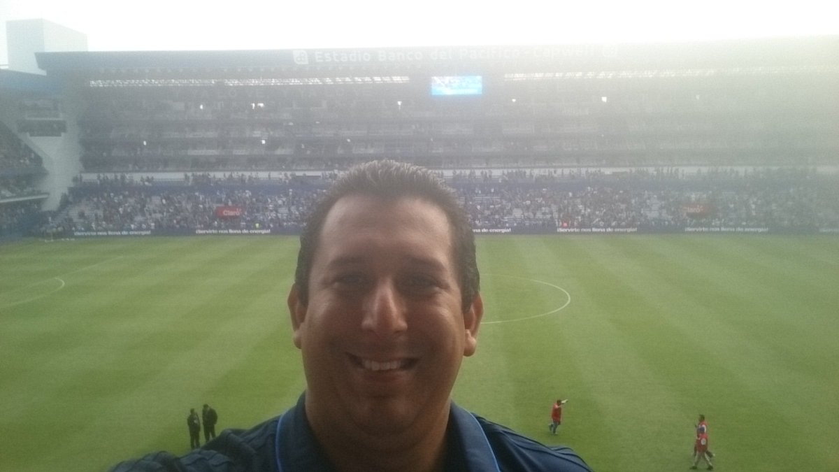 JPierreVincent's tweet photo. #CAMPECU @CSEmelec 2 vs #GuayaquilCity 0 Final. Goles: B.Angulo #Doblete 12 goles Torneo. @Emelec a la Final Campeonato 2017 frente #Delfín a falta de 1 partido de terminar #2daEtapa #VamosBombillo asegurar la #2daFinal @elmiticocapwell sumando #3pts para ganar #TablaAcumulada https://t.co/SK5sbtJuDh