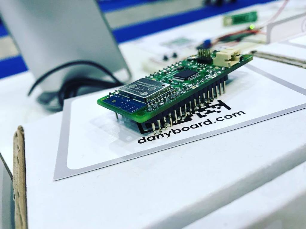 Educated_Change's tweet image. RT @danyboard_8: Siamo a Fiera di Roma, con una novità! #MFR17 #microcontroller #microcontrollerproject #system #danyboard #theeuropeanedition #tech #technology #innovation #future #here #makerfaire2017 ift.tt/2jaFGfS