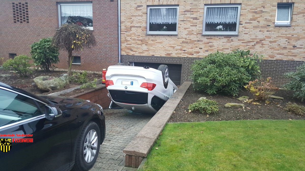 fw_niederzier's tweet photo. #Einsatz
#Huchem-Stammeln #TH# auslaufende Betriebsmittel nach VU
#Feuerwehr #Firedepartment #Brandweer #Unfall #Niederzier #Düren https://t.co/V6aoA0eisM https://t.co/1VsRz62CAU
