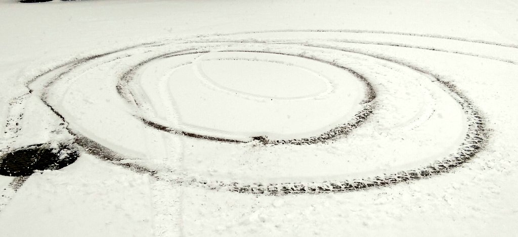 matthiasgolle's tweet photo. #snowdonuts by smart ed 😇 https://t.co/PEG3eRnGeq