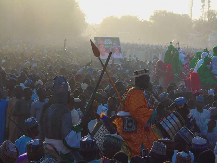 Habuhk4's tweet photo. The return of #Peace to #Borno Shuhu Of Borno Celebrates Maulud With full Durbar Festival for the first time since 2010 #BornoShallRiseAgain #NotAnotherNigerian #NERebirth @Neieffellows @Heritage @FMICNigeria @johnonyeukwu @julietkego @joelhirst @diansy32 @EliChabiyada10 https://t.co/egxhlng9qr
