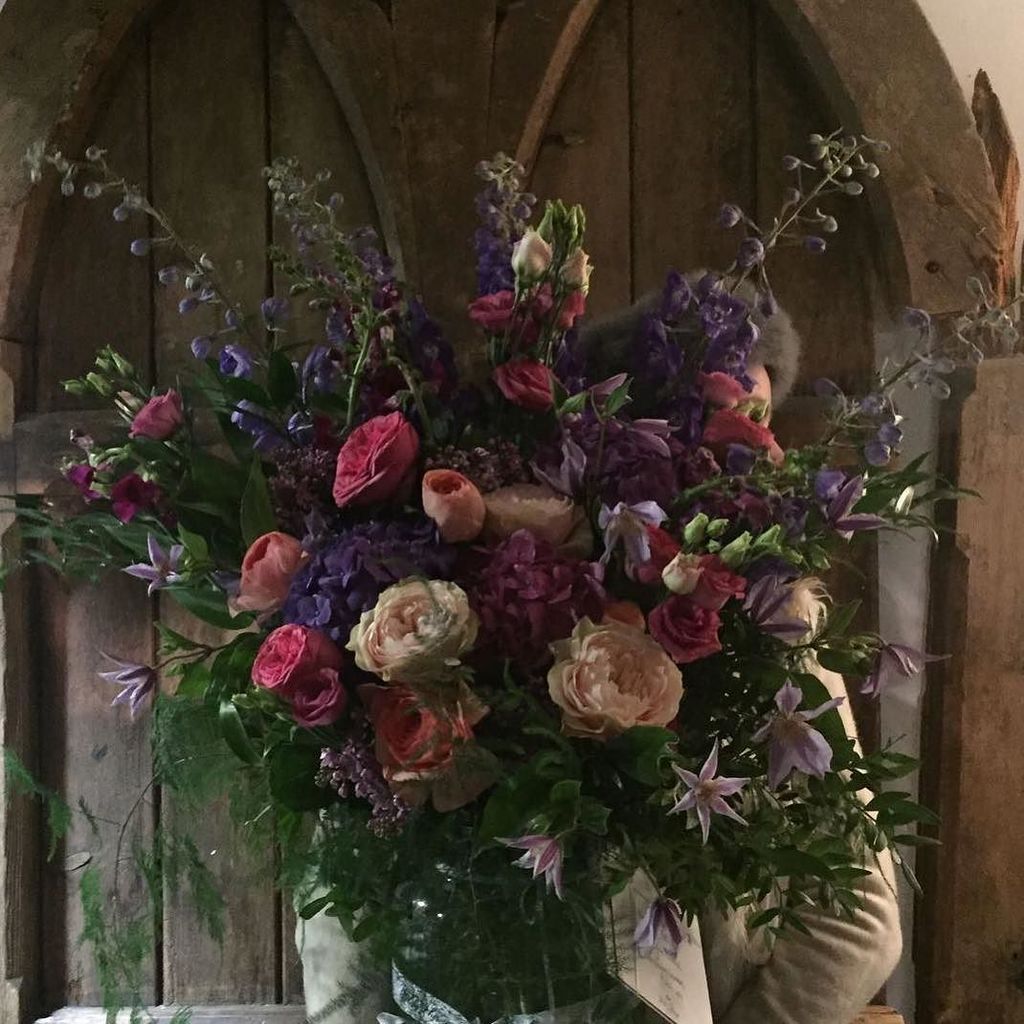 WTFMayfair's tweet image. Ripples of excitement, beautiful flowers for a Princess in waiting. The future Princess Meghan.
Awesome moment in a little flower shop. #lovemyjob #flowerschool #flowerclasses  #prettycitylondon #prettylittlelondon #timeoutlondon #eslondon #cute #londonlifeinc #toplondonphot…
