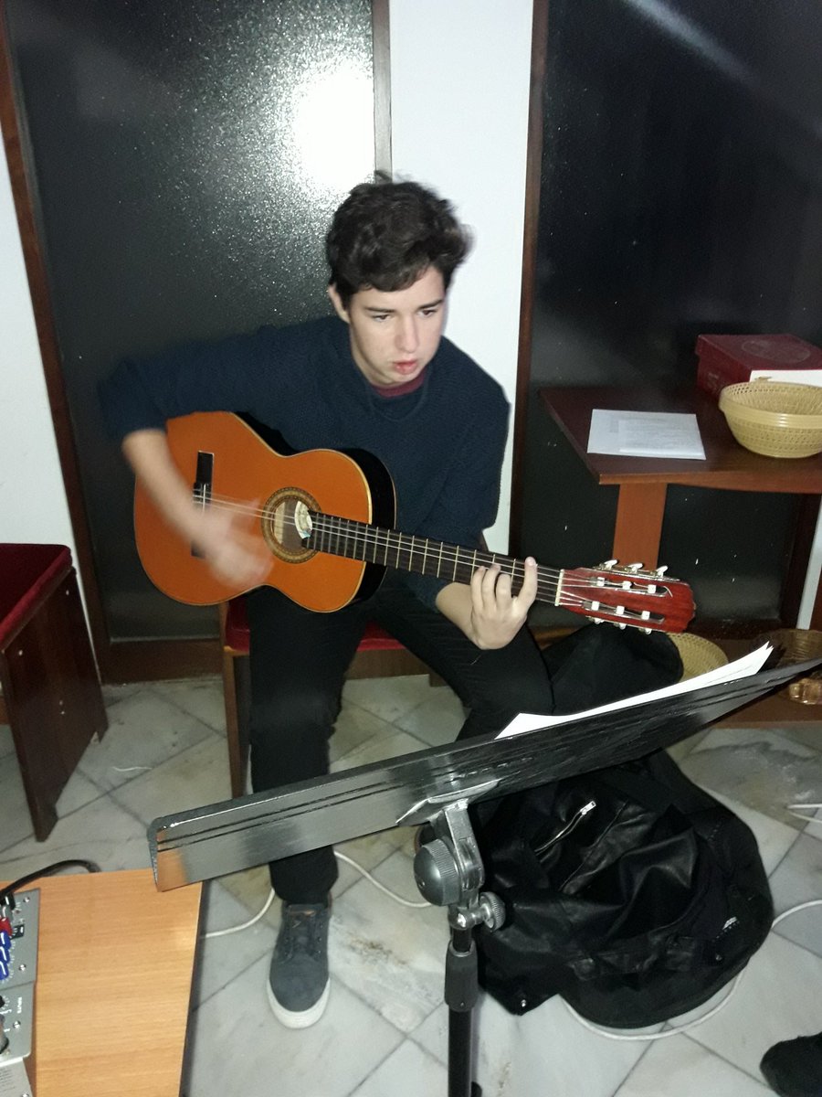 Todo listo para dar comienzo la Misa en Familia hoy a las 12:00. Hay un sitio para ti, ¡ven y verás!