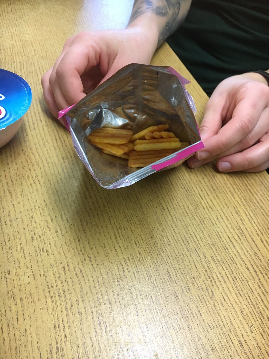 Sarah__McCarthy's tweet photo. Is this a joke @sainsburys ! 11 crisps, was hardly even worth it! #sainsburys https://t.co/jLfdMcEdRz