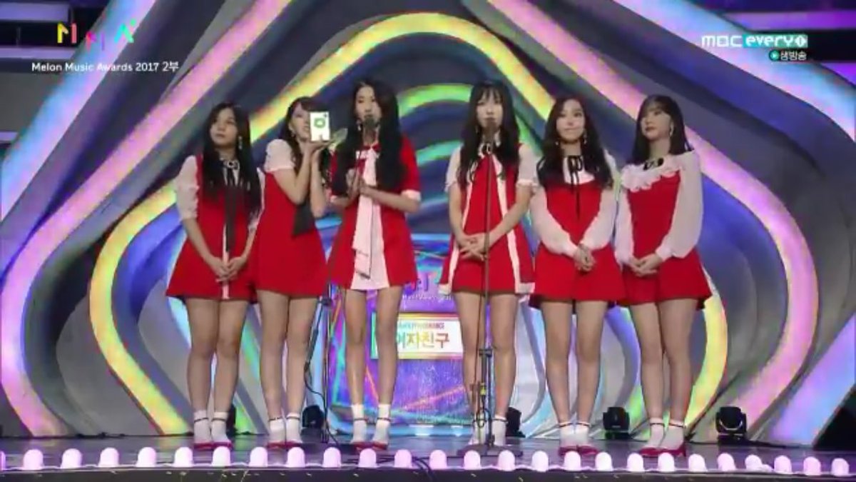GSUBTH's tweet image. 2017MMA GFRIEND’s Speech : สวัสดีค่ะ ยอจาชินกูค่ะ ก่อนอื่นขอขอบคุณ Melon, MBC Music และ 1theK ที่มอบรางวัลที่มีความหมายนี้ให้กับพวกเรานะคะ พวกเราทำงานอย่างหนักตลอดปีที่ผ่านมา ในปีหน้า พวกเราก็จะพยายาม เพื่อแสดงภาพลักษณ์ที่ดียิ่งขึ้นให้ได้เห็นนะคะ (Full👇🏼)