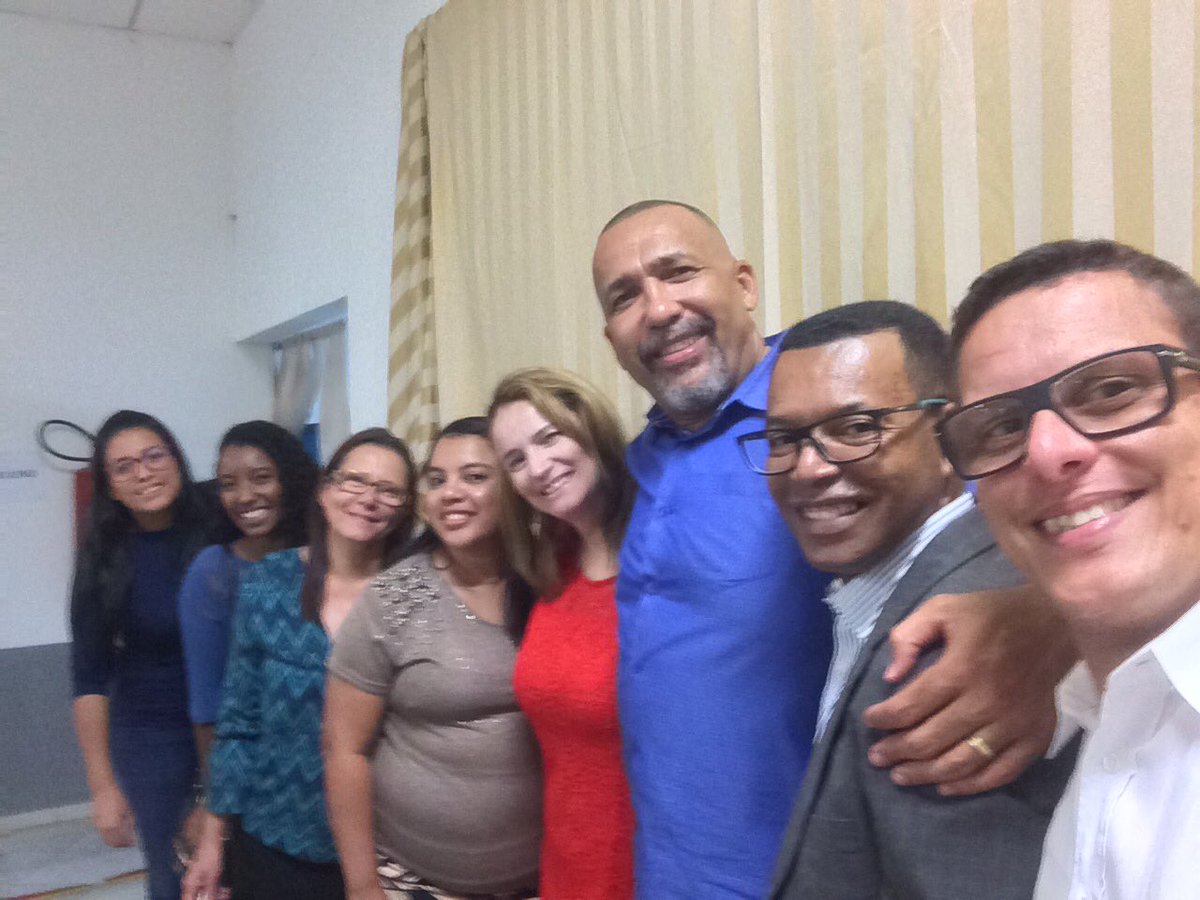 Momentos bons na vida são momentos que passamos ao lado de quem amamos!