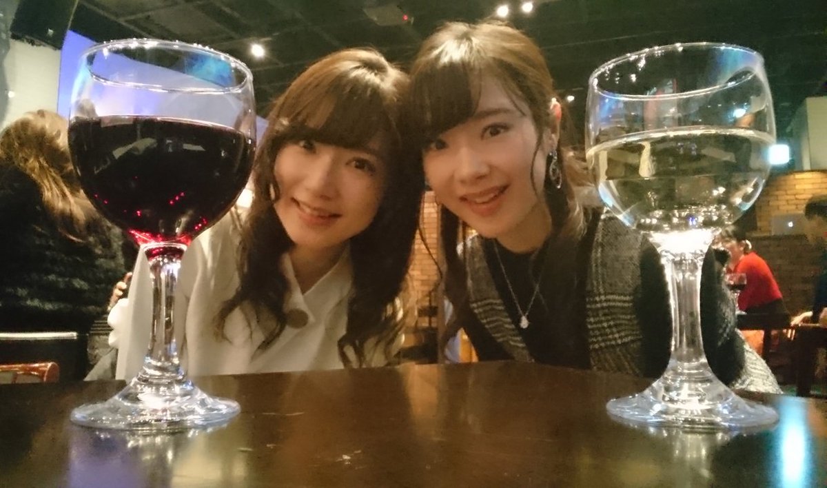 Mika Rika フリー素材アイドル No Twitter Mikaは赤ワイン派 Rikaは白ワイン派 赤ワインと白ワイン どっち 双子姉妹 趣味違う