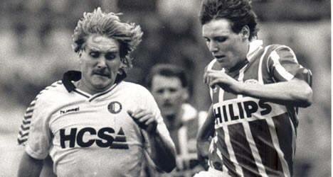OldFootball11's tweet photo. Happy Birthday to #FlemmingPovlsen
#BOTD in 1966.
Photo: #PSVEindhoven v #Feyenoord; #Povlsen and #TonLokhoff (1990). https://t.co/hdvtl1ohft