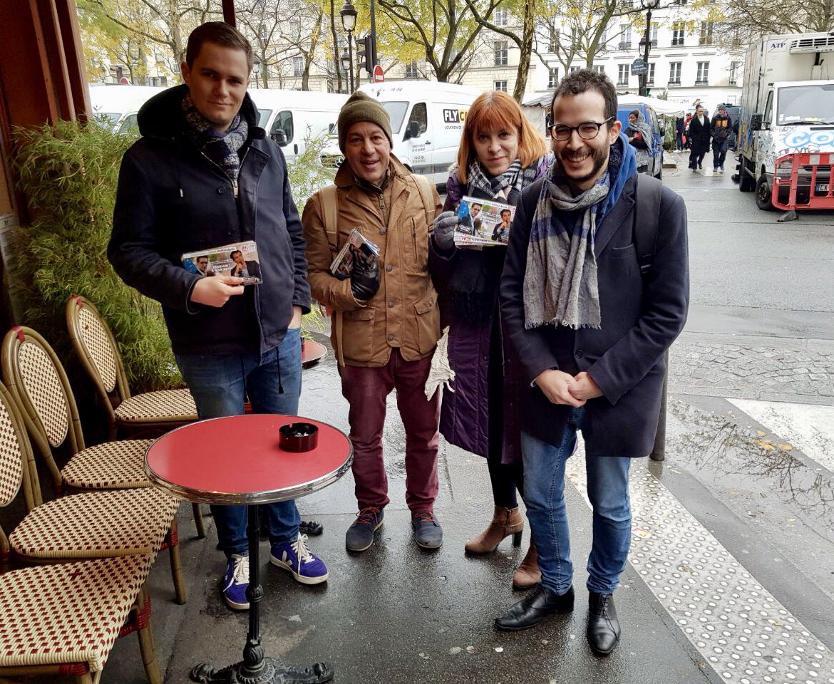 RE_Paris11's tweet photo. ❄️⛄️🌧 Toujours fidèles au poste ! #Charonne hier, #Bastille aujourd’hui, à votre rencontre sur les marchés de #Paris11 ! 🗓 Et on n’oublie pas de s’inscrire pour #6MoisAprès avec nos députés demain 👉 https://t.co/yxibk15hNu https://t.co/LKpGLlZb0L
