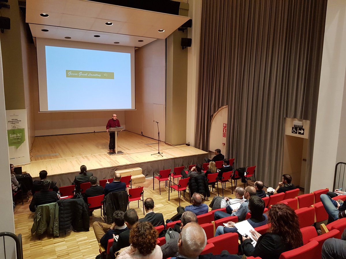 gasullfintech's tweet photo. Èxit de participació en les 2º Jornades de #finançamentalternatiu a #figueres #crowdlending #digitalnotificationandcontracting #invoicetrading #startup #economiaverda #FinTech2017 https://t.co/pRo3Ayxouu