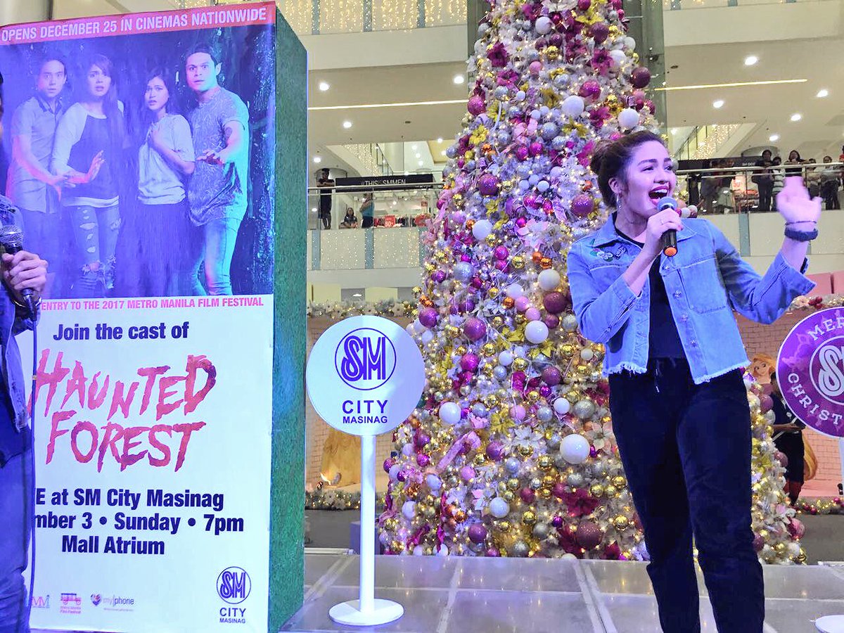 RegalFilms's tweet photo. Happy Jane, happy, crowd, happy Sunday! @itsJaneOineza #HauntedForestSMweekend https://t.co/UqxalvvjFR