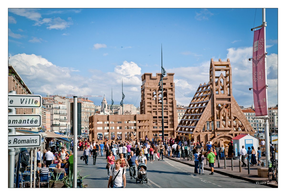 AlgheroTurismo's tweet image. Ad #Alghero x gli eventi di #mesqueunmes arriva #OlivierGrossetête, l'uomo che costruisce monumenti in cartone. Dal 5 al 10/12 darà vita a 1 dei simboli del borgo marinaro del nord ovest #Sardegna. Vieni anche tu a fotografare l’impresa e/o a contribuire alla sua realizzazione!