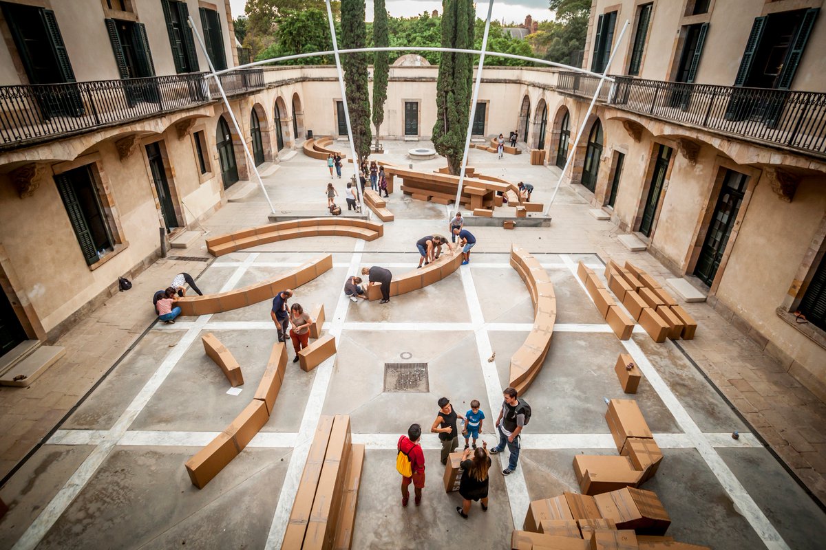 AlgheroTurismo's tweet image. Ad #Alghero x gli eventi di #mesqueunmes arriva #OlivierGrossetête, l'uomo che costruisce monumenti in cartone. Dal 5 al 10/12 darà vita a 1 dei simboli del borgo marinaro del nord ovest #Sardegna. Vieni anche tu a fotografare l’impresa e/o a contribuire alla sua realizzazione!