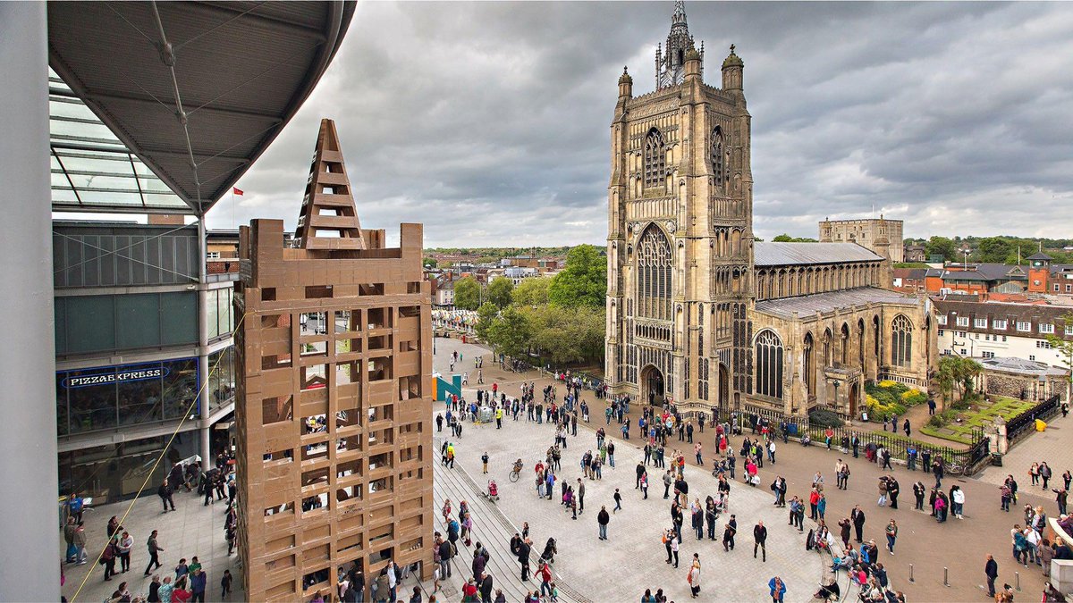 AlgheroTurismo's tweet image. Ad #Alghero x gli eventi di #mesqueunmes arriva #OlivierGrossetête, l'uomo che costruisce monumenti in cartone. Dal 5 al 10/12 darà vita a 1 dei simboli del borgo marinaro del nord ovest #Sardegna. Vieni anche tu a fotografare l’impresa e/o a contribuire alla sua realizzazione!