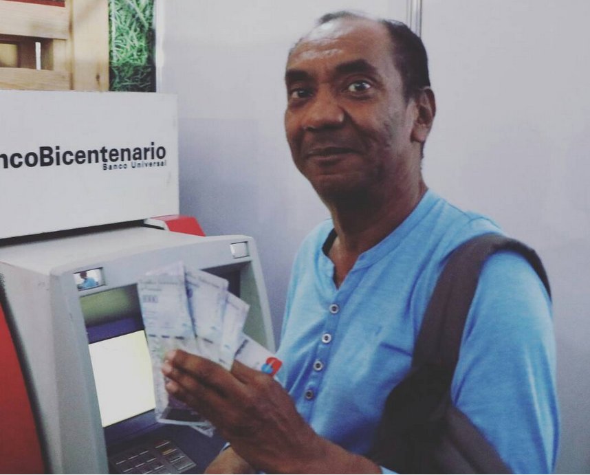 BDT_VE's tweet photo. 📢 #NotasBBDP
@BcoBicentenario presentó dispositivo #TBCom+ 📲 en la @Fictec_VE
https://t.co/m00FMwZVRq https://t.co/9BLF5PJk2r
