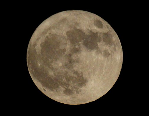 santone1973's tweet photo. #supermoon  🌝 dec. 03 2017
Canon700d + SigmaApo 70/300 
#StormHour #ThePhotoHour 
@gfab1971 @SalDaniela @Fiorel76Nadia https://t.co/EEDVFAdk0a