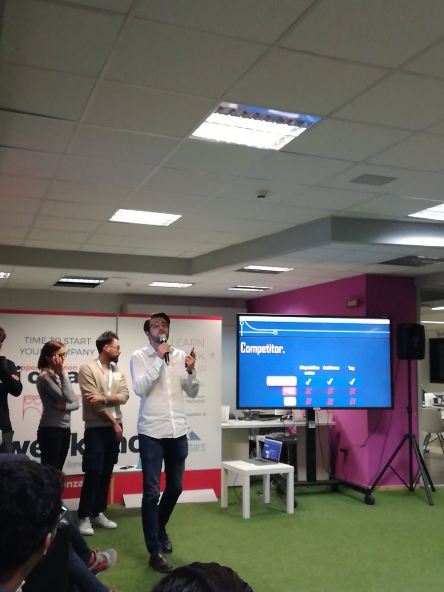 _elletti's tweet photo. L'ansia da finale... @swpotenza @Godesk_social #lovegodesk #swpotenza https://t.co/8w72haUr61