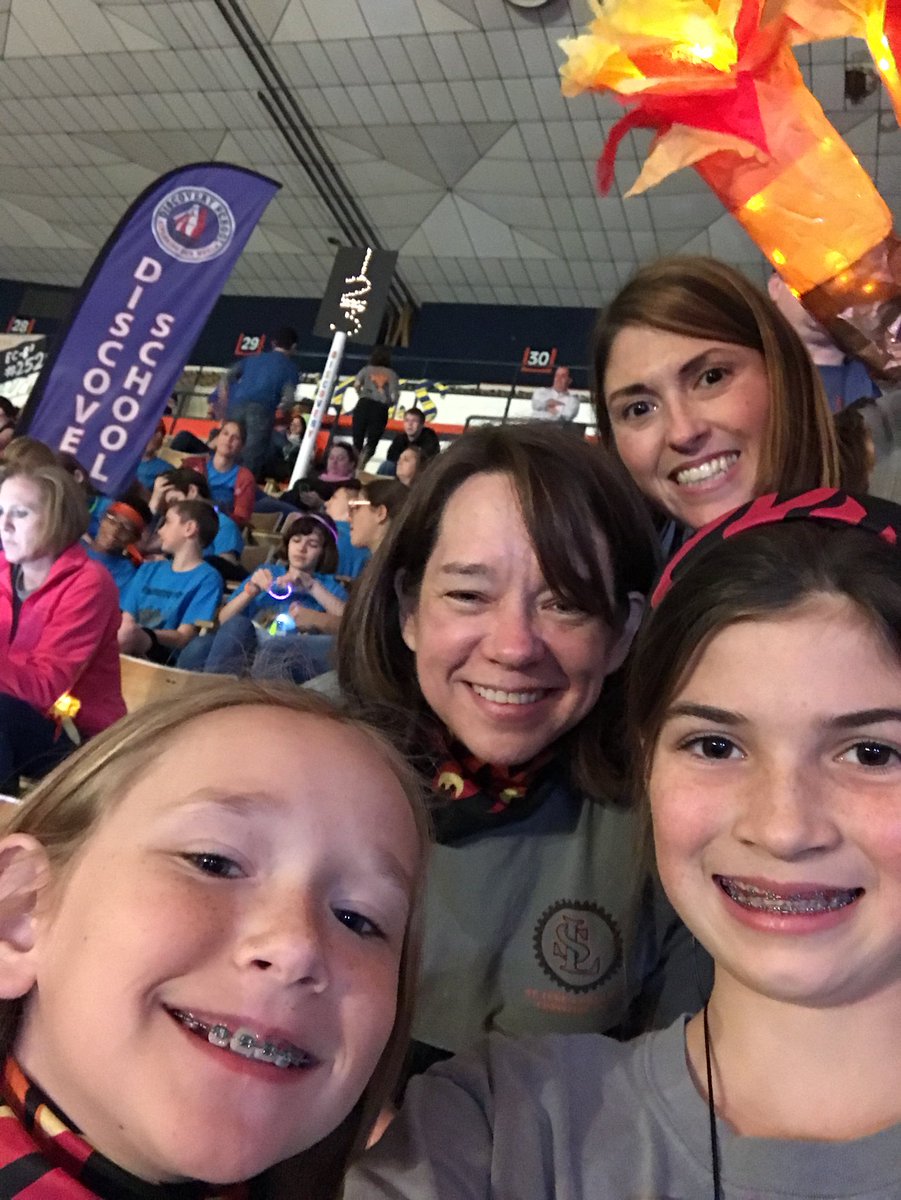 slesrobotics's tweet image. 271 SLES cheering on 123 Discovery School! #CROSSFIRE2017