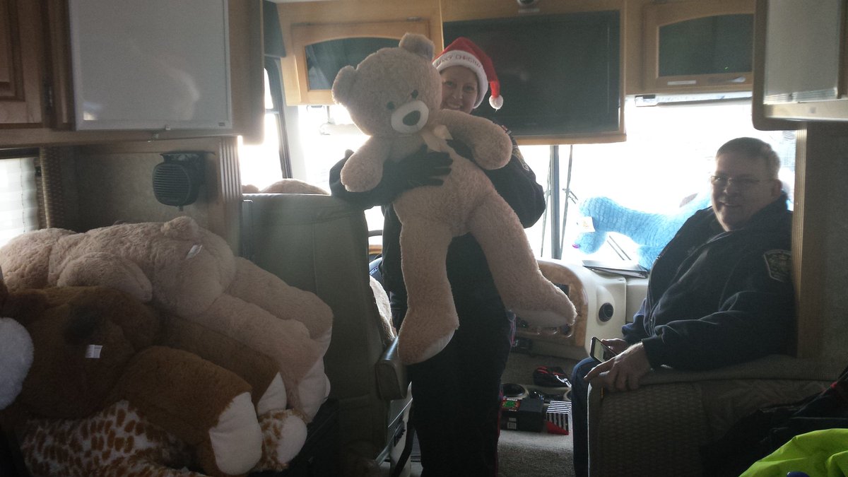 SouthSimcoePS's tweet photo. Our huge shout-out to our @SSPAuxiliary & Volunteer Team
We couldn't #StuffTheCommandPost without your support.
@CTVBarrieNews @SMFConnexions https://t.co/vky8z5f3Oq