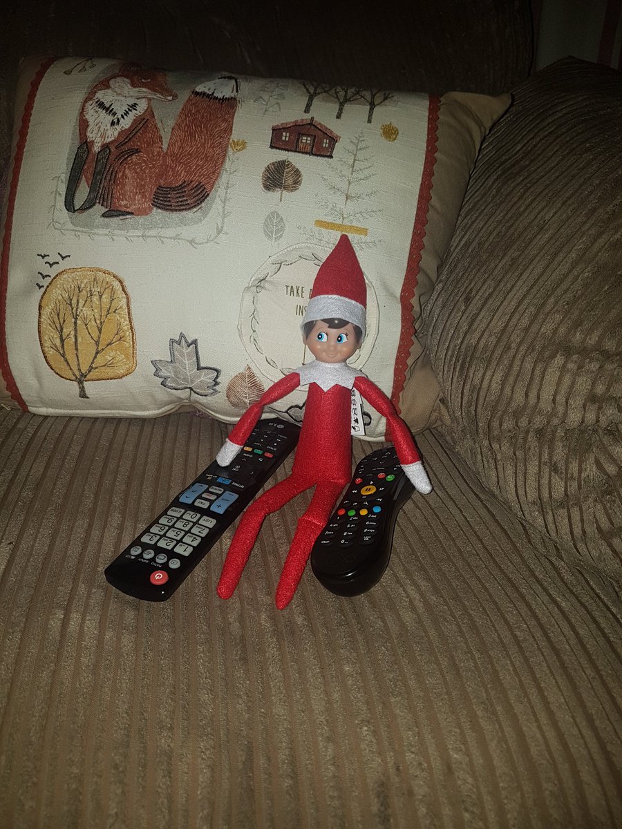 gazeagy's tweet photo. Super Sunday c'mon you hammers #newelf #watchingfootball https://t.co/sSfWQuV1kj