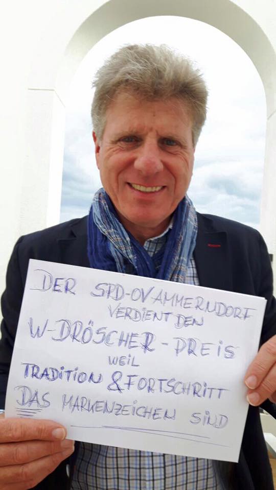 SPDAmmerndorf's tweet photo. Danke Franz Schmuck! Macht es wie Franz und unterstützt uns! Foto posten... teilen... liken...
"Der Ortsverein Ammerndorf verdient den Wilhelm- Dröscher- Preis, weil Tradition und Fortschritt DAS Markenzeichen sind!" #wdp2017 #bpt2017 #diebasismachts #ammerndorf https://t.co/RfUTAvbkhe