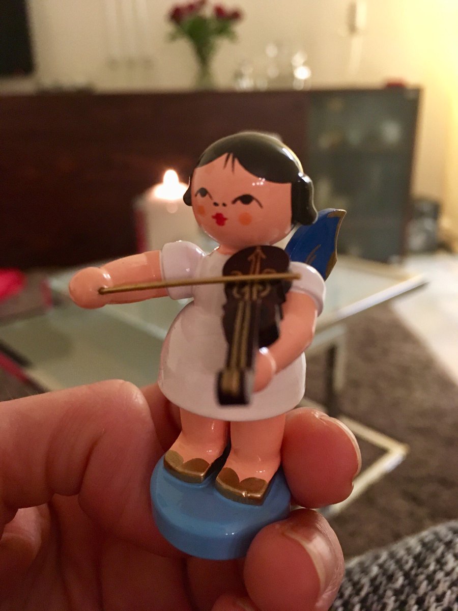 dag____'s tweet photo. Asi je začnu sbírat! Moje první paní Andělová aus Seiffen.
Krásný #advnet přeji https://t.co/O3GwC4EPJO