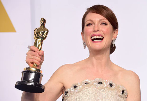 My aesthetic is Julianne Moore holding awards. Happy Birthday to my favorite actress in the world! 