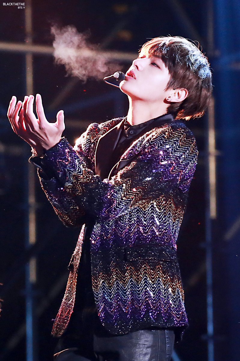 7historians's tweet photo. im gonna use all the money I saved and do an awards show for bts fansites and give them all fansite of the year daesangs for capturing art https://t.co/9MA6GElP0d