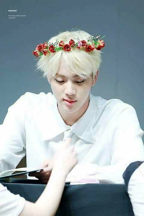 V i th gi i anh là m t nh ng v i ARMY anh là t t c   Happy birthday Seokjin oppa       