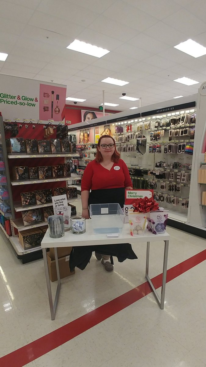 Having our #beautyevent at T2478. #greatstockingstuffers <a href="/JayYezzi/">Jay Yezzi</a> <a href="/kliving1993/">Kevin</a>