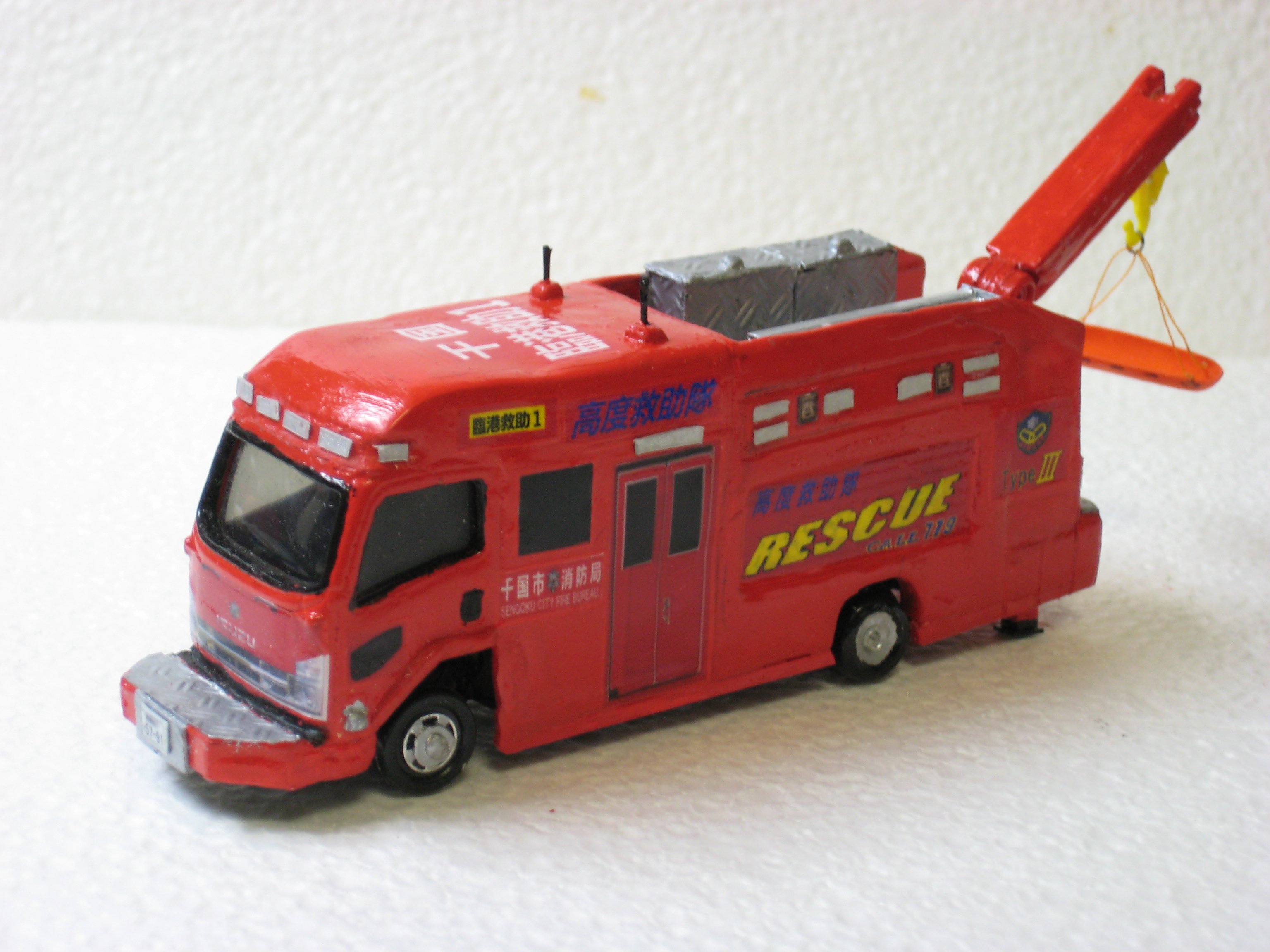 トミカ改造 自作品 いすゞエルフ トライハート型救急車 トミカ改造 自作品 いすゞエルフ トライハート型救急車