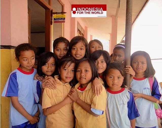 StevanyIFW's tweet photo. Kuis Satu Lagi...Lagii dan...Lagiii dari #IFW® #IndonesiaForTheWorld® #ifwquiz86 
Desa Para Ibu-Ibu Pemetik Mawar di gunung! 
Di mana saya? ♥️🎶
1.  Nama Desa.
2. Propinsi. 
The Right Fastest Furious #IFW®nationz a/ mendapatkan 1 buah #suat #baduyalwayscihuy ♡ ƪ ( ◠ ε ◠ ) ʃ https://t.co/CCo9WwEAin
