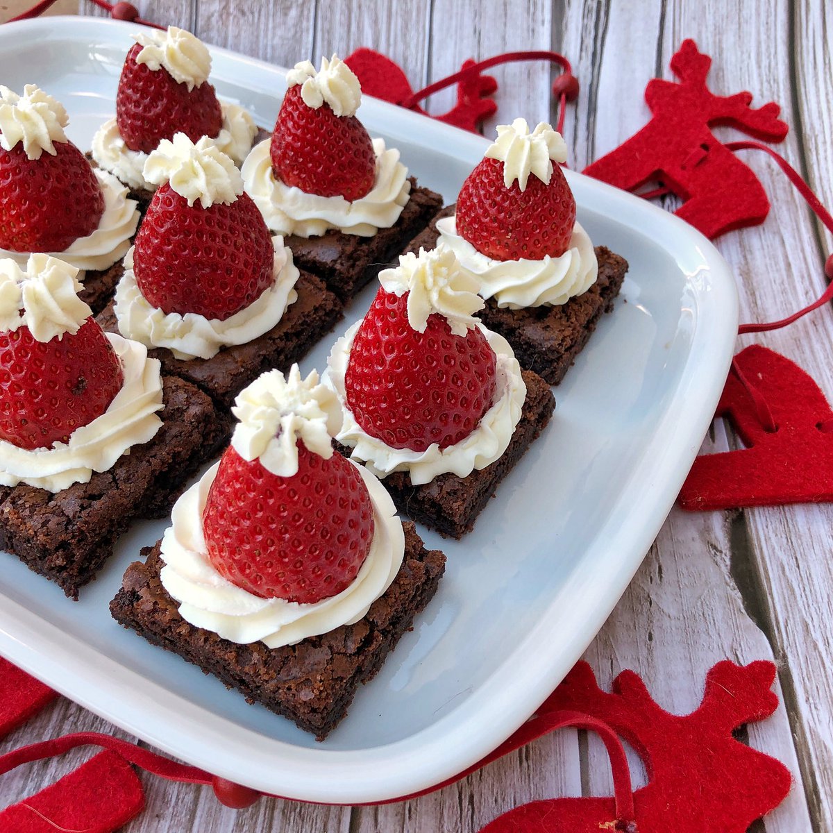 Ma un #brownie per #merenda non lo fai? Li trovi ora sul blog lalunasulcucchiaio.it/2017/12/browni… 

#maplefarm #brownies #bio #chocolatecake #chocolate #natale #christmastime